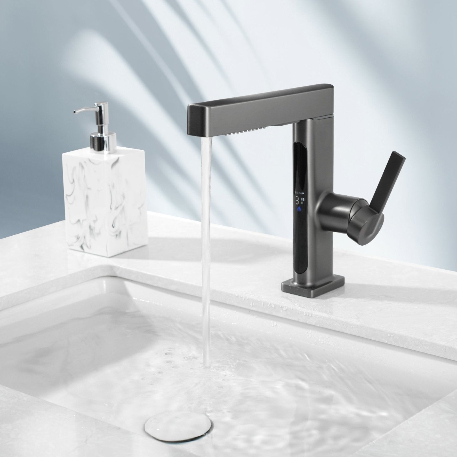Alyra Single-Hole Pull-Out Faucet With Temperature Readout | OpalDwell OpalDwell