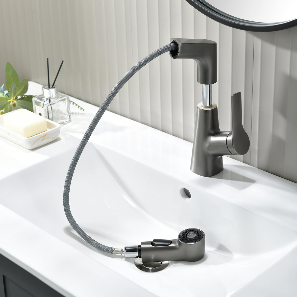 Tavero | Single-Hole Swivel Pull-Out Faucet | OpalDwell OpalDwell