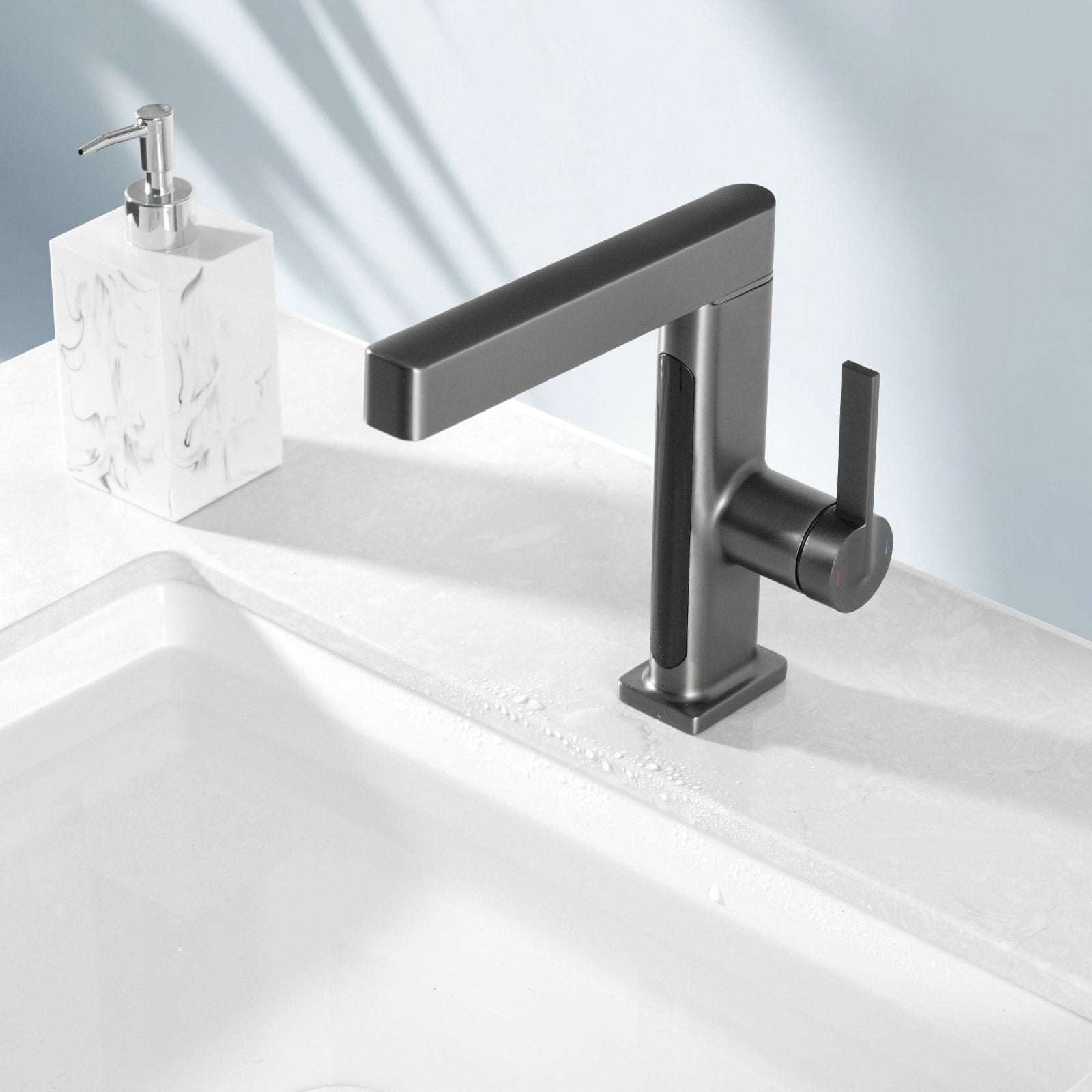 Alyra Single-Hole Pull-Out Faucet With Temperature Readout | OpalDwell OpalDwell