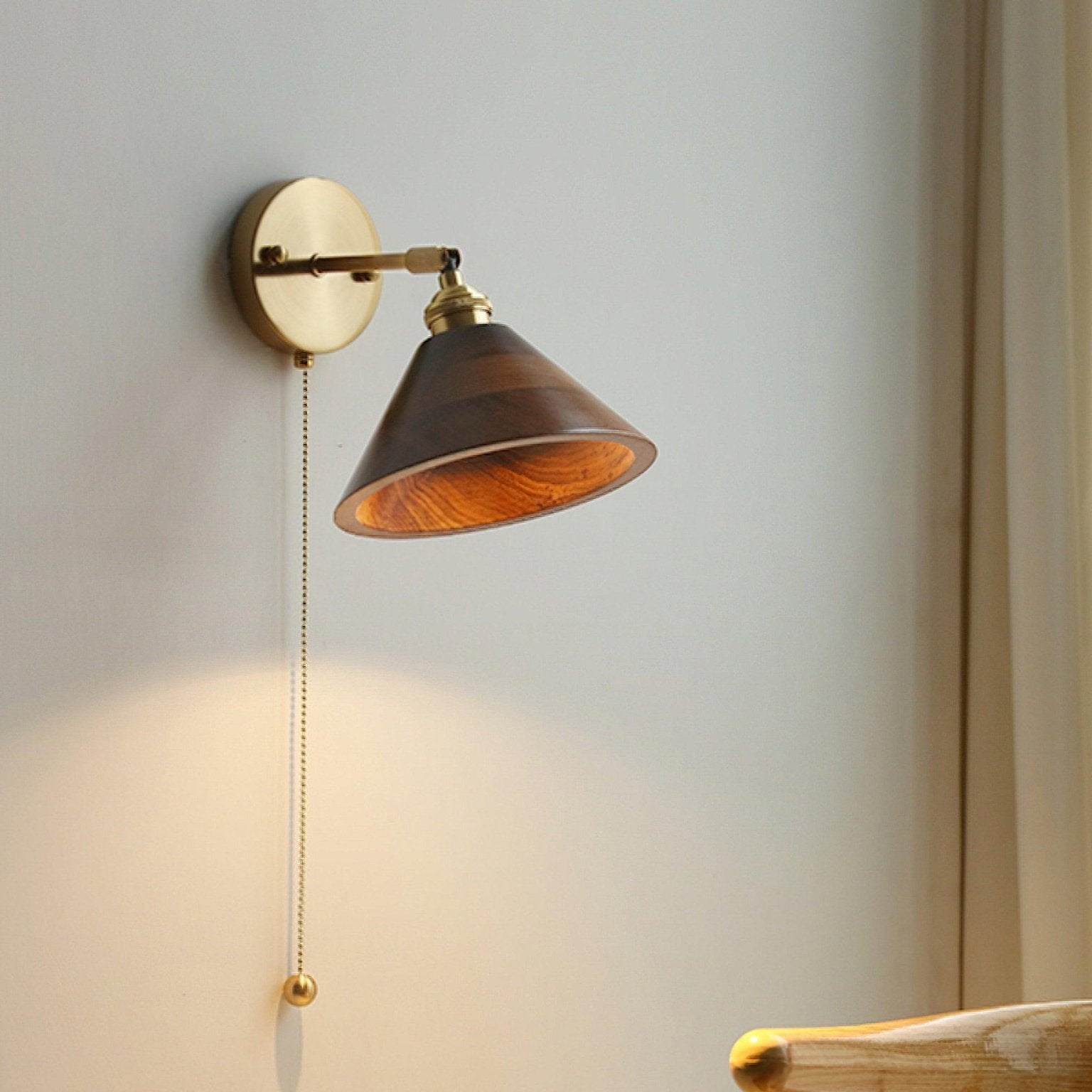 Aureo Vintage-Style Wood Wall Lamp with Pull Chain Switch - OpalDwell